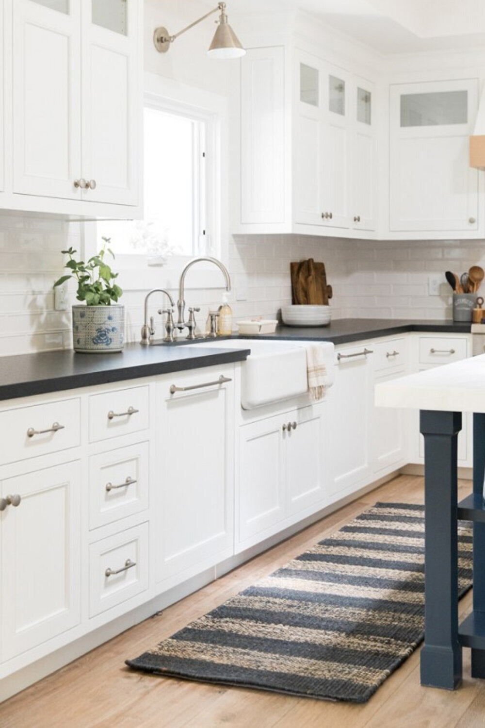 5 IDEAS: What Color Should I paint my Kitchen Cabinets?