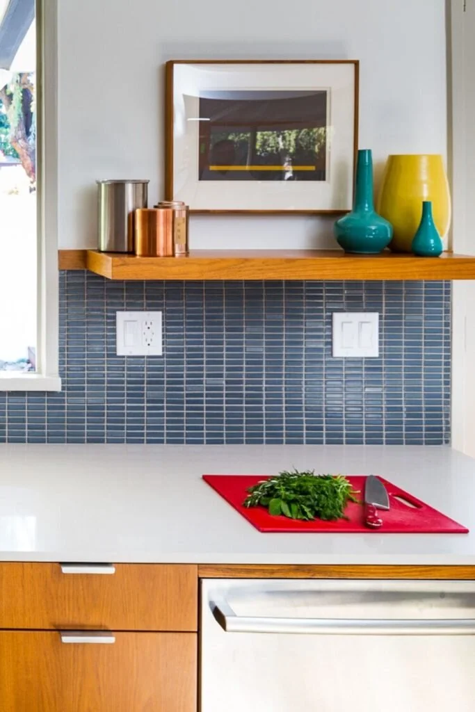 Adding a few open shelves to add some decorative elements to a kitchen is also a good idea. A small pop of color will go a long way.