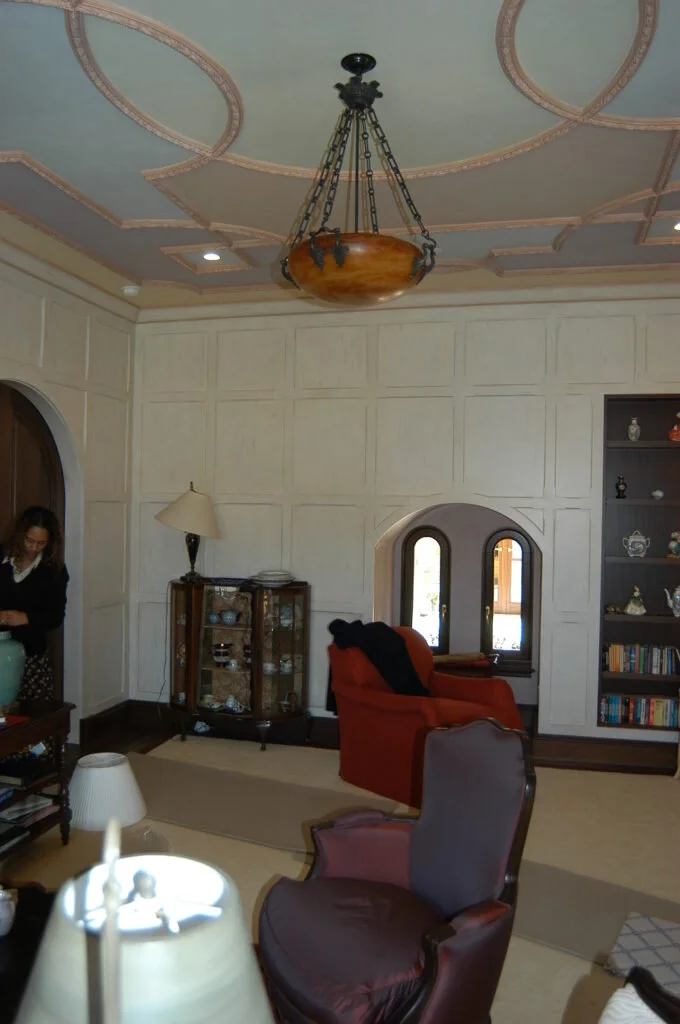 A flexible panel mould was used to create a design on this painted ceiling.